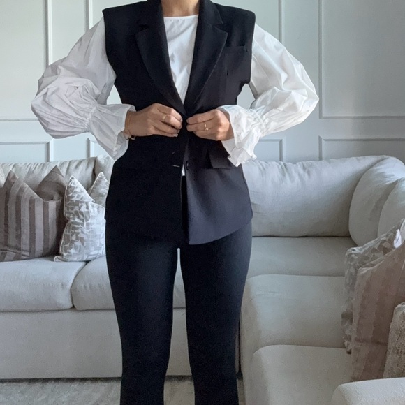 Black Sleeveless Blazer Vest - Picture 2 of 7